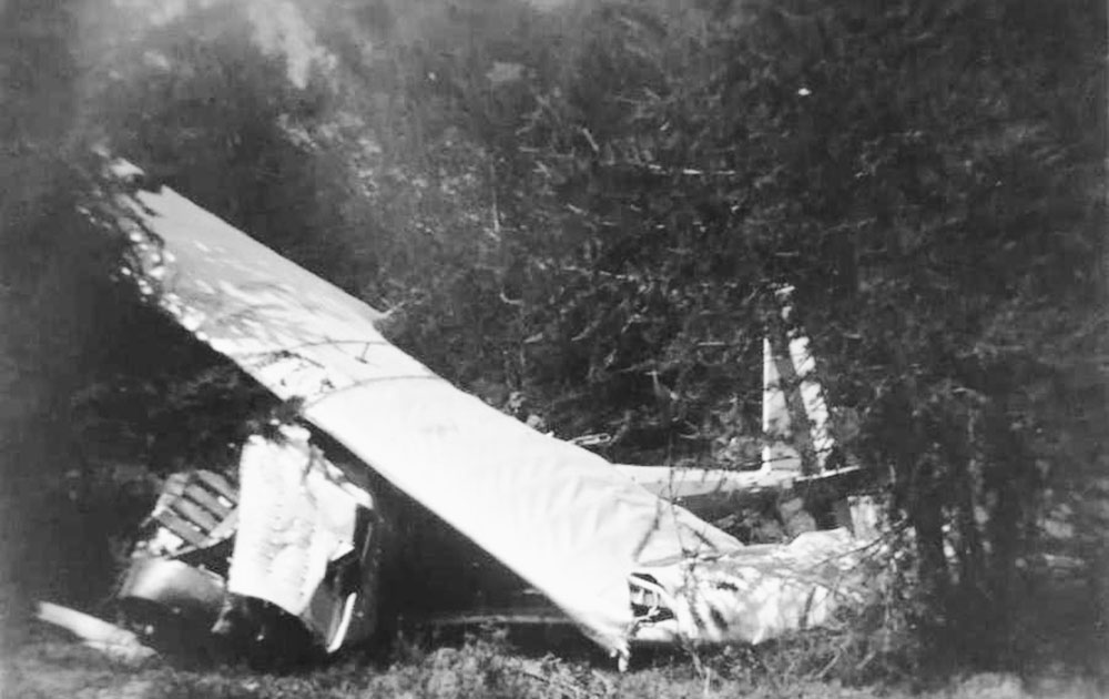 L'aereo dopo lo schianto (Foto Unione Sarda - PerCarlo Porporato)